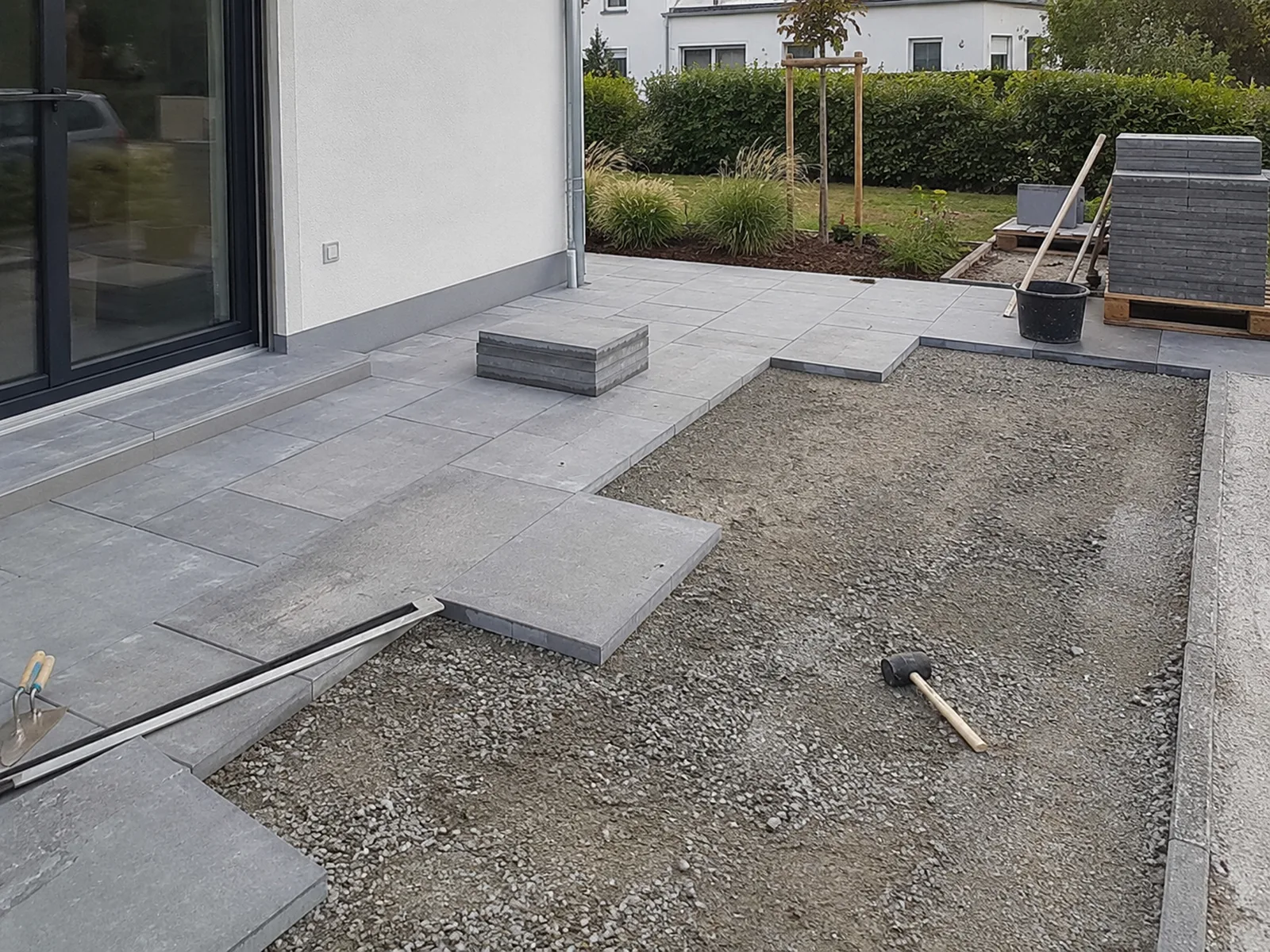 Pflasterverlegung auf vorbereitetem Unterbau